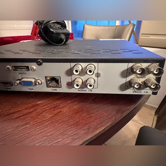 swann dvr4-4200 4 channel dvr
Item works turns on.
Make An offer need to sell - Picture 7 of 10